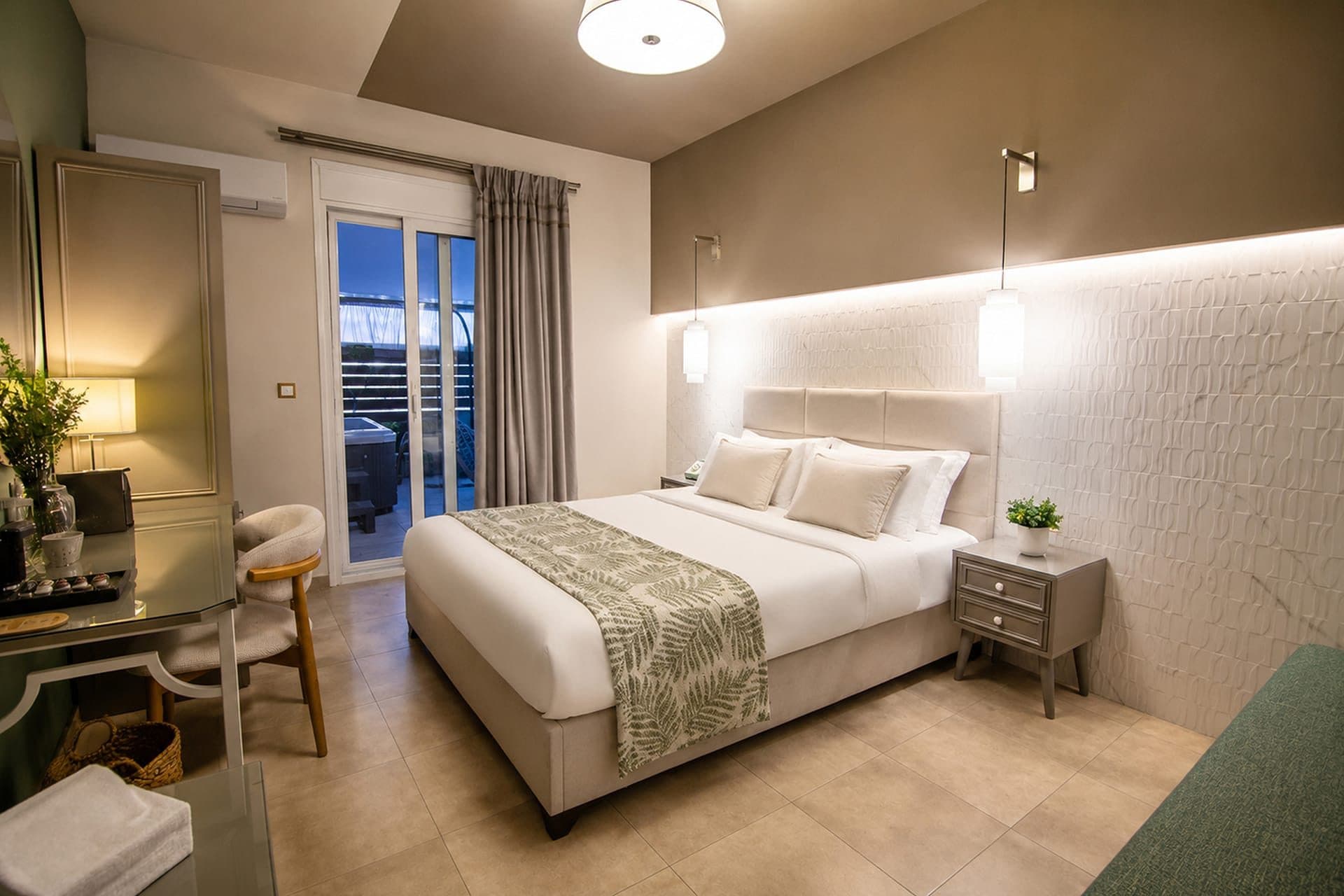 Junior Suite with Jacuzzi Paralia