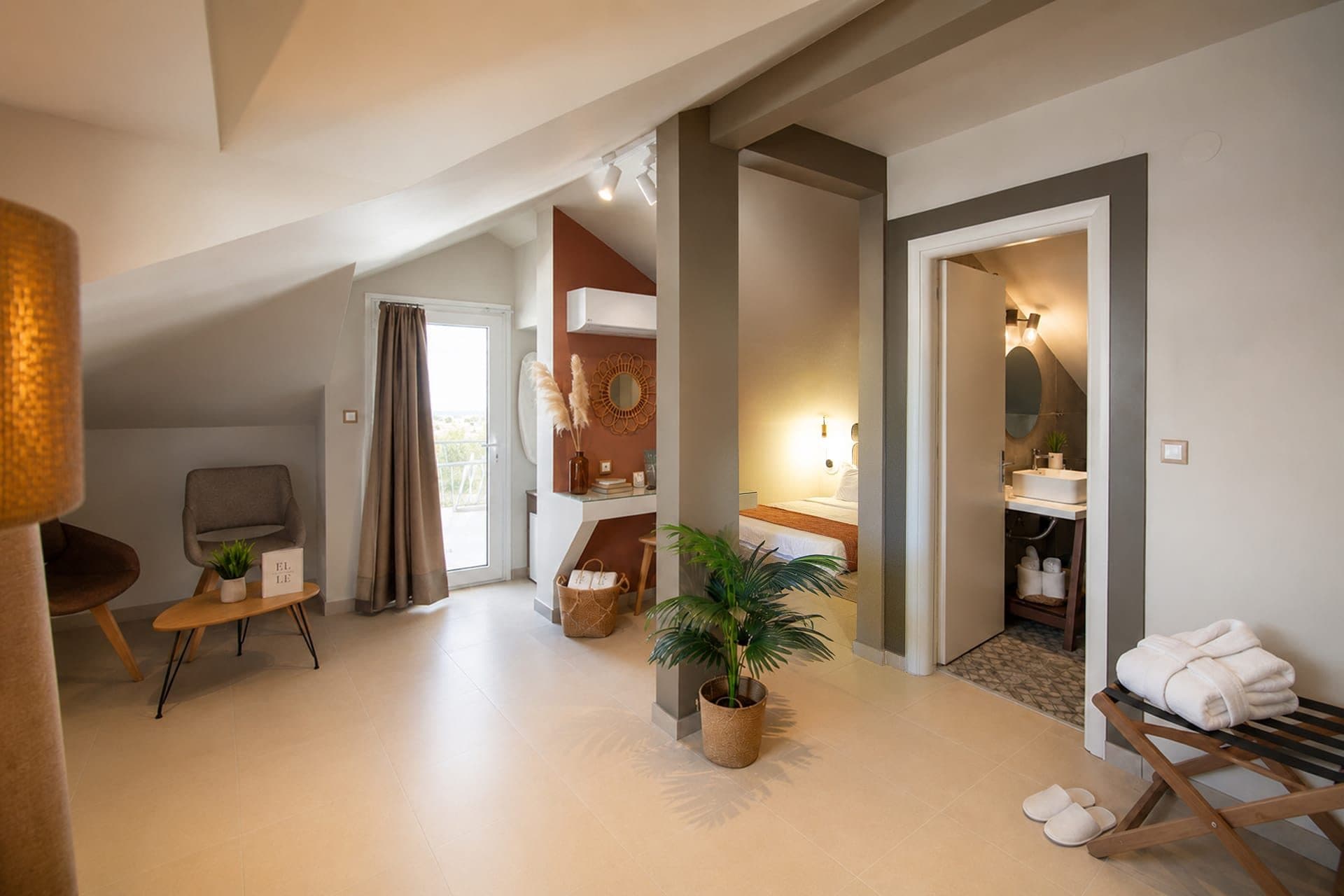 Attic Deluxe Suite - 2
