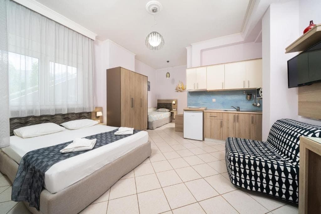 Studio (3 Adults)
