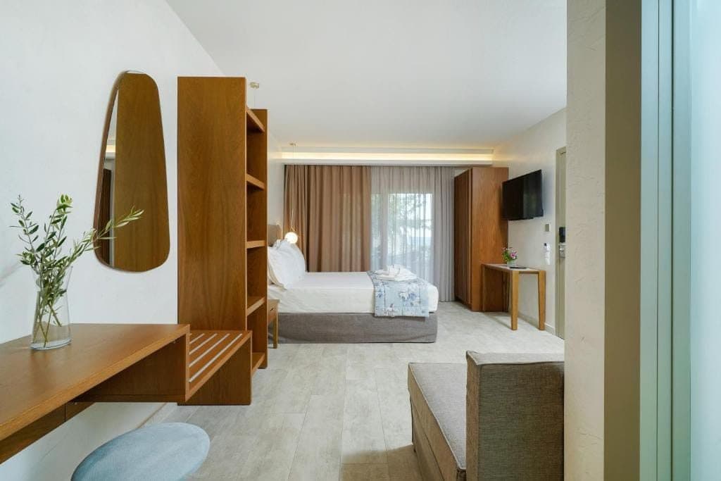 Junior Suite Chrisi Akti - 2