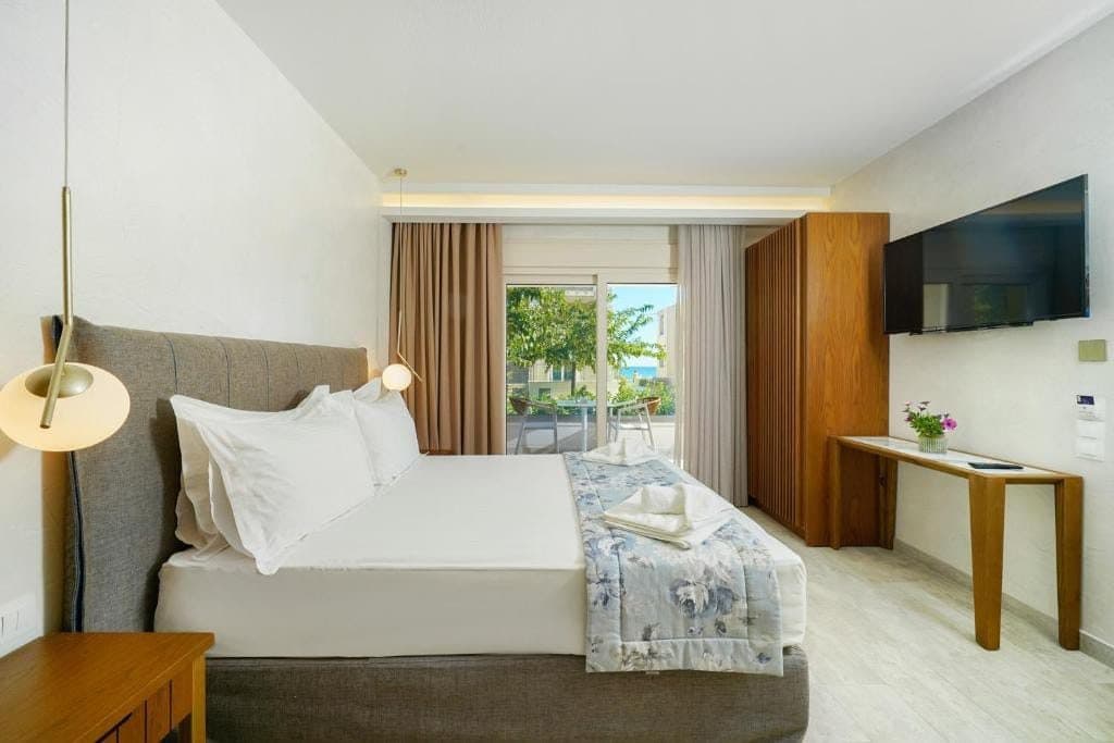 Junior Suite Chrisi Akti