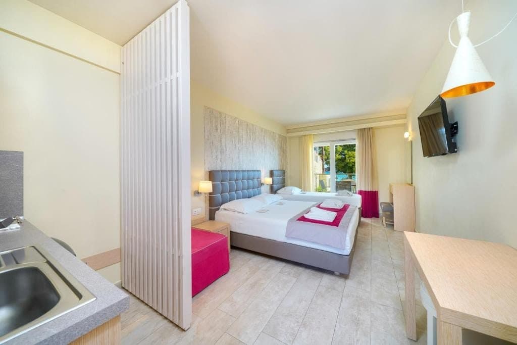 Triple Room with Sea View - 5