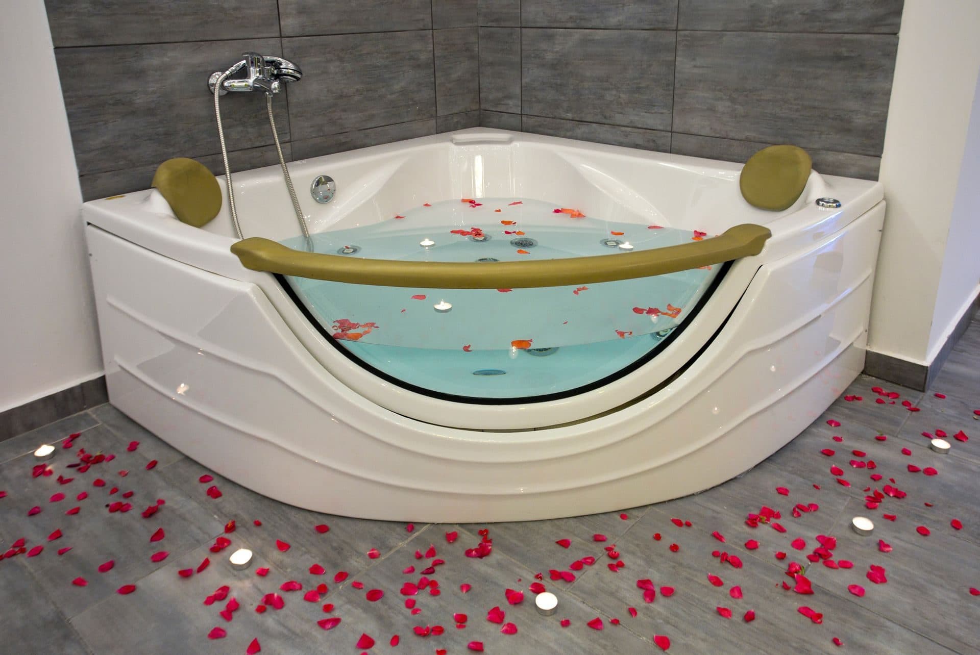 Suites with Outdoor Jacuzzi, Potos – photo 5 of 20