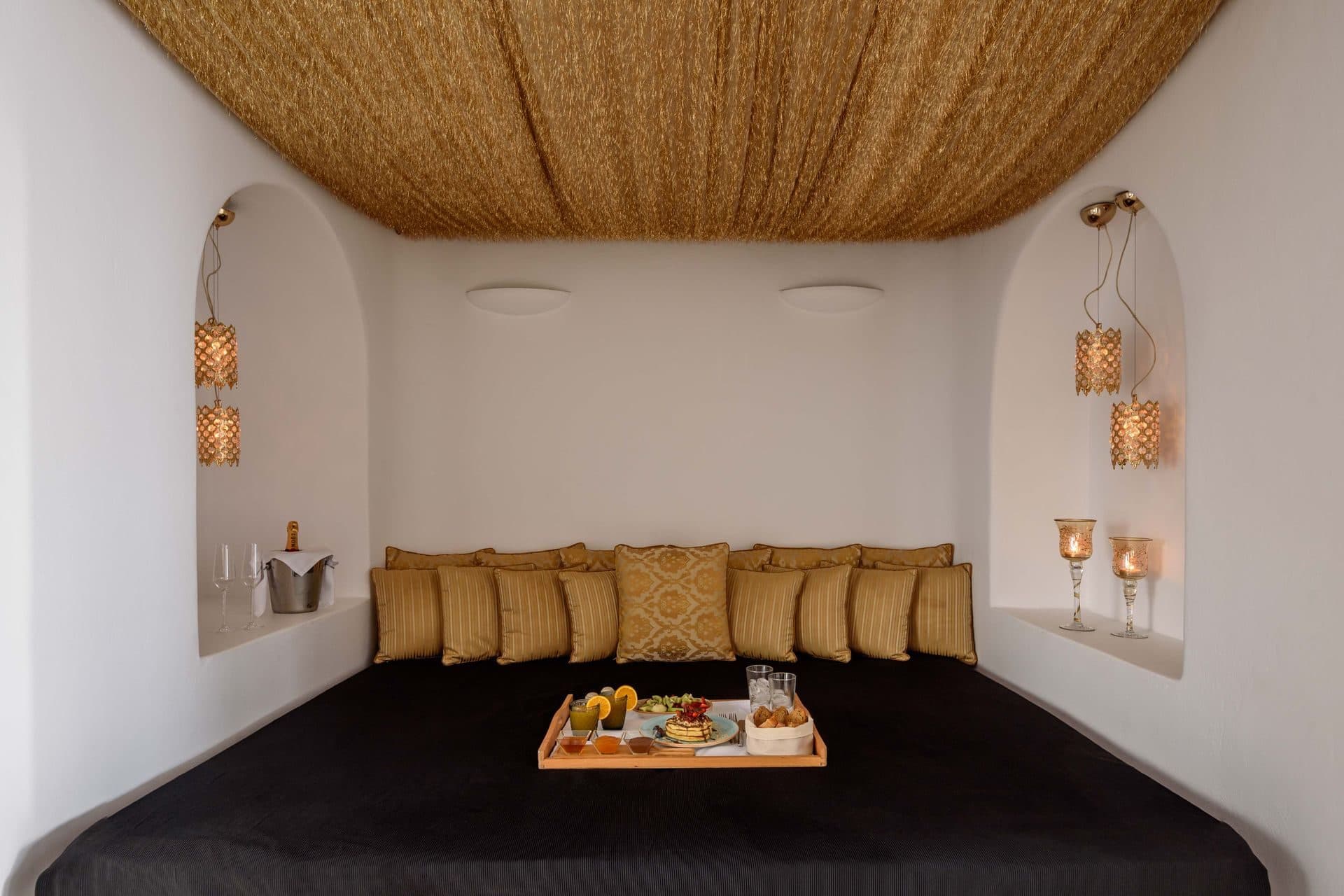 Golden Echo | Outdoor & Indoor Jacuzzi Suite - 2