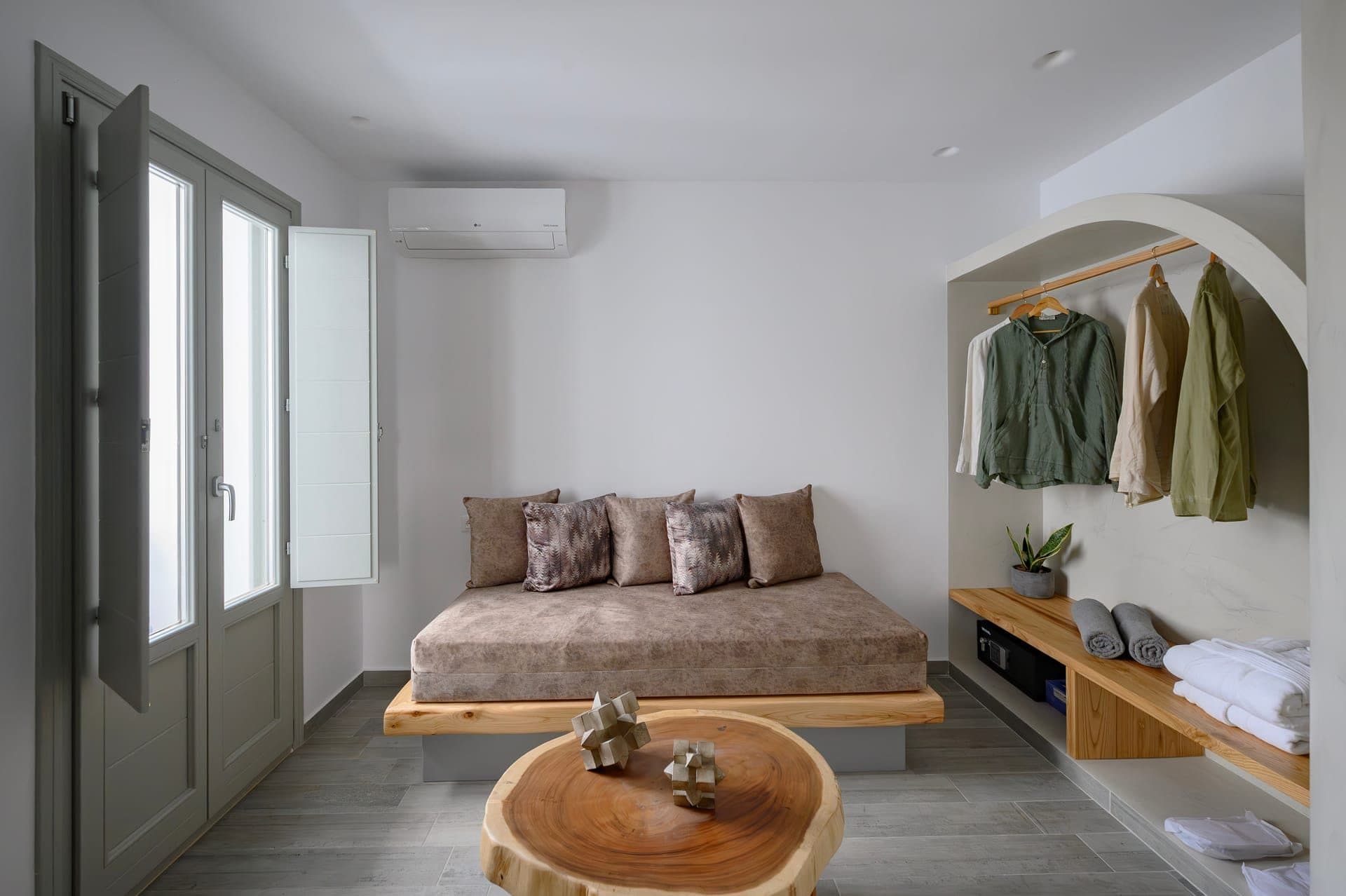 Green Diamond Suite with Hot Tub - 5