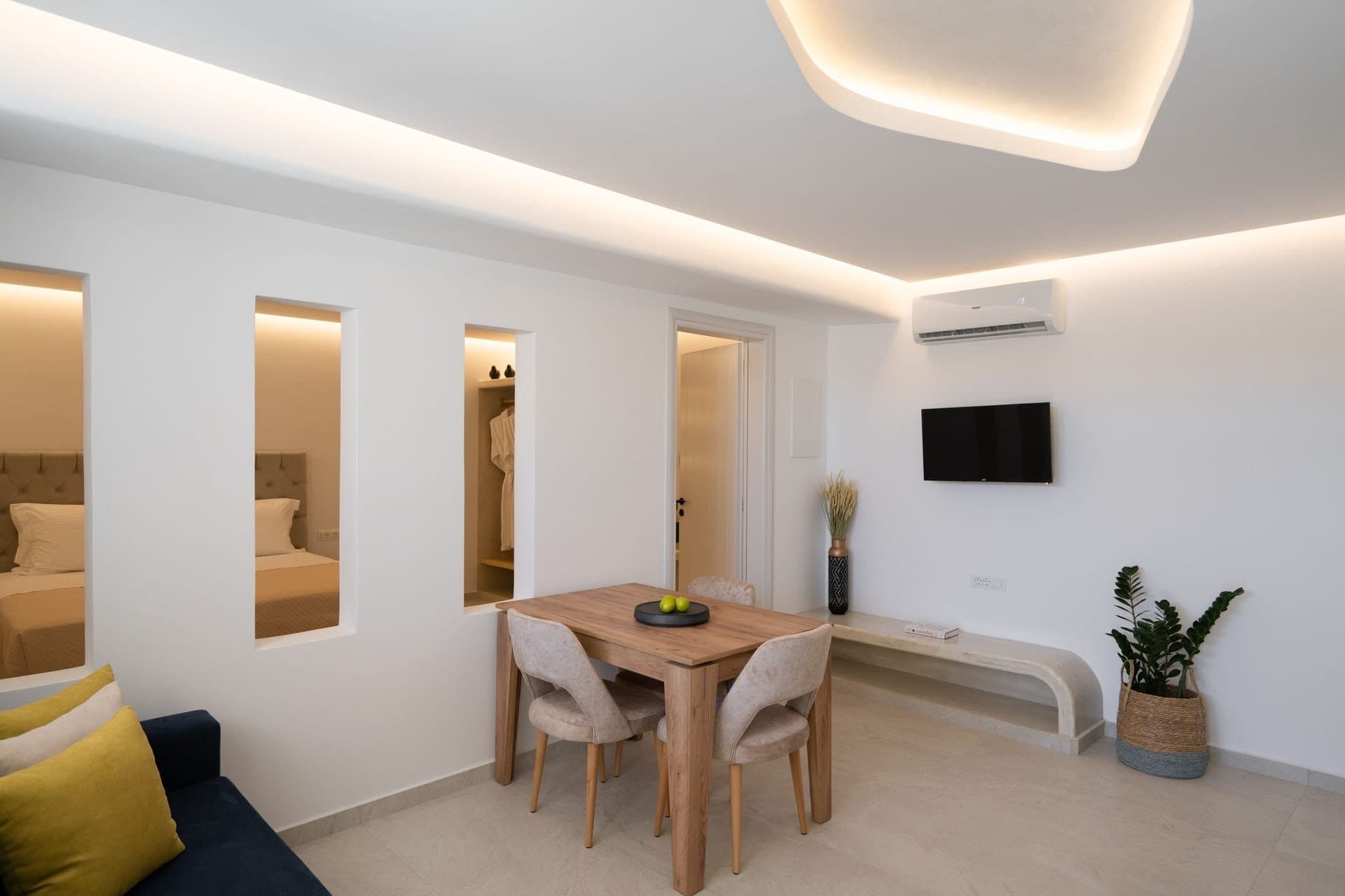 Blue Diamond Suite with Hot Tub - 4
