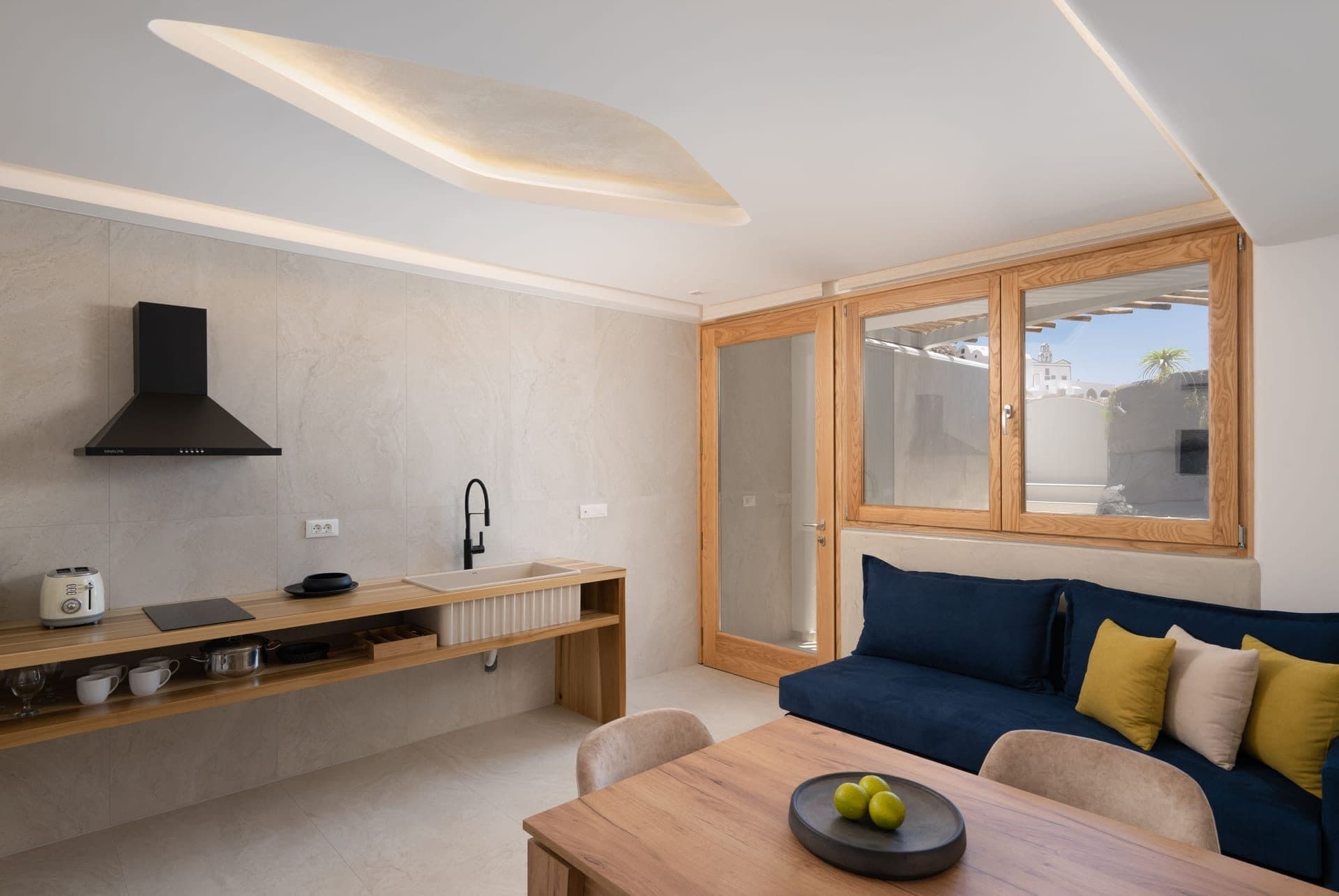 Blue Diamond Suite with Hot Tub - 2