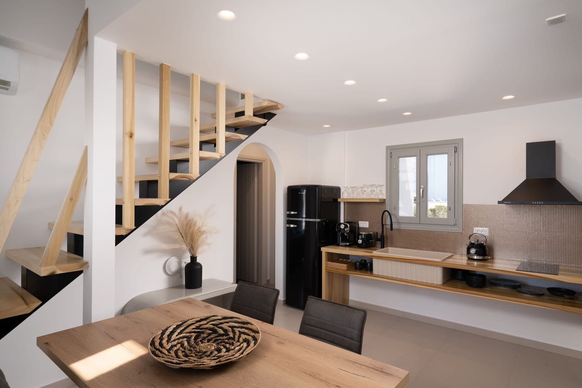Black Diamond Suite with Hot Tub - 4