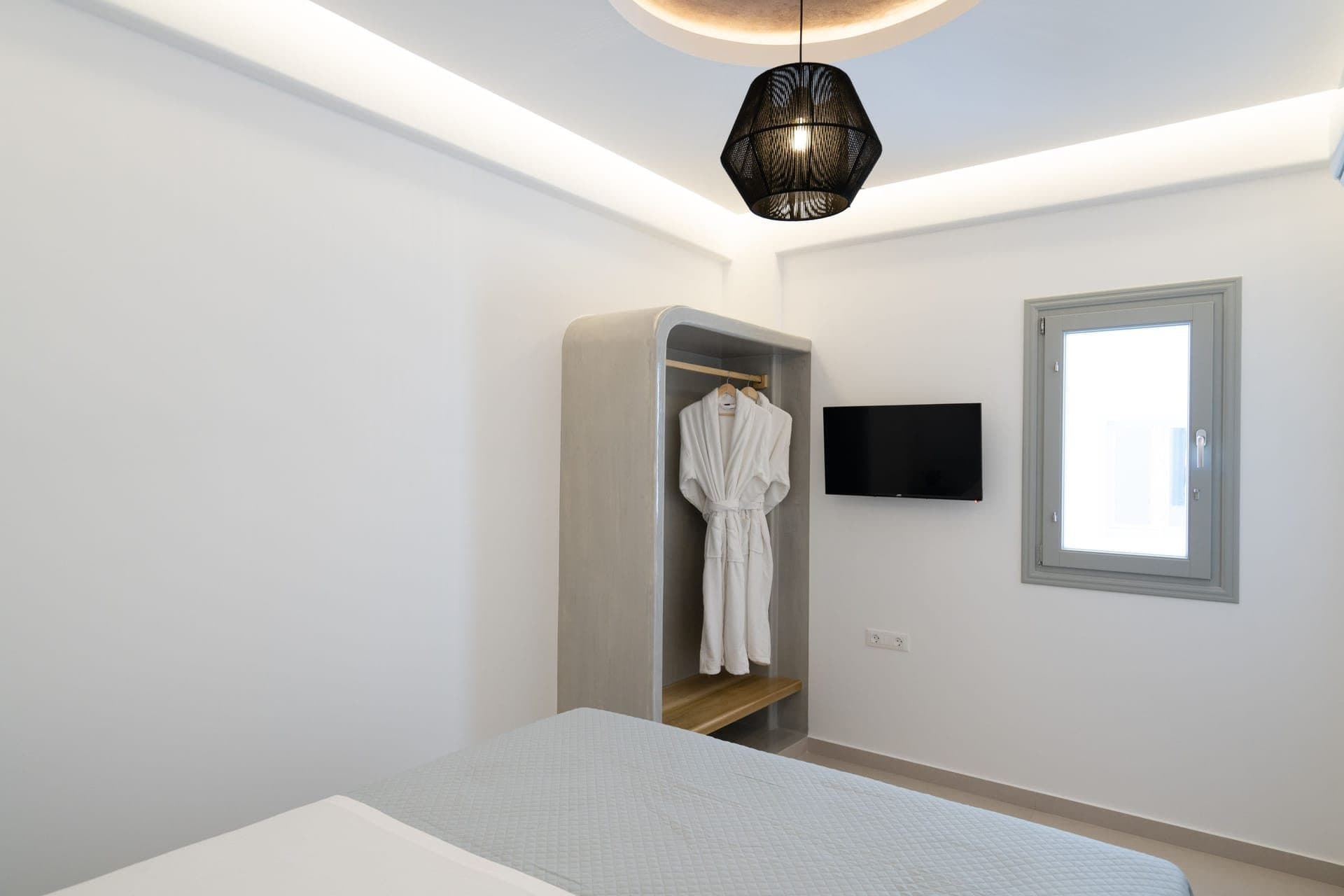 Black Diamond Suite with Hot Tub - 3