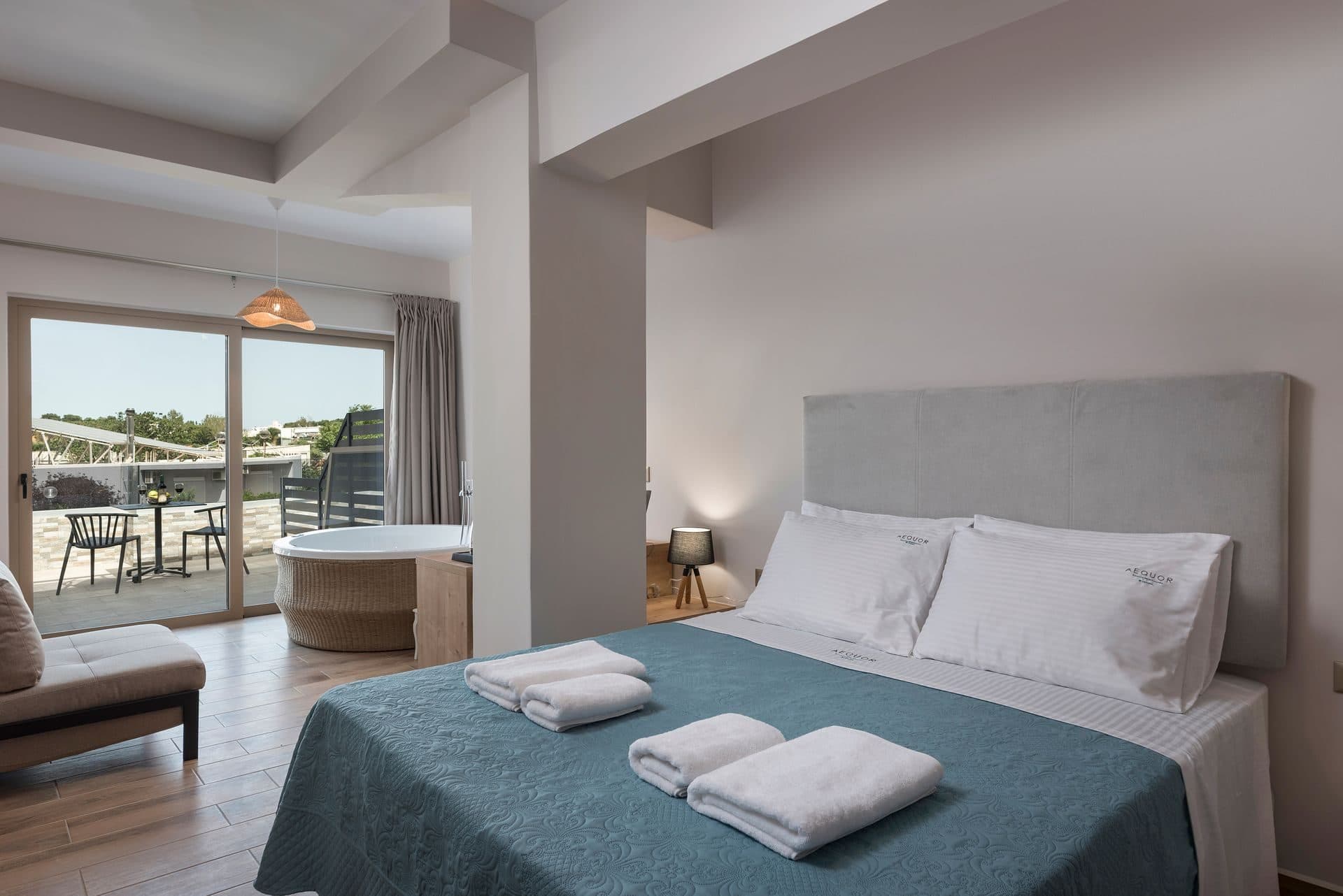 Luxury Room with Jacuzzi - Shared Kitchen - Sea View - 3