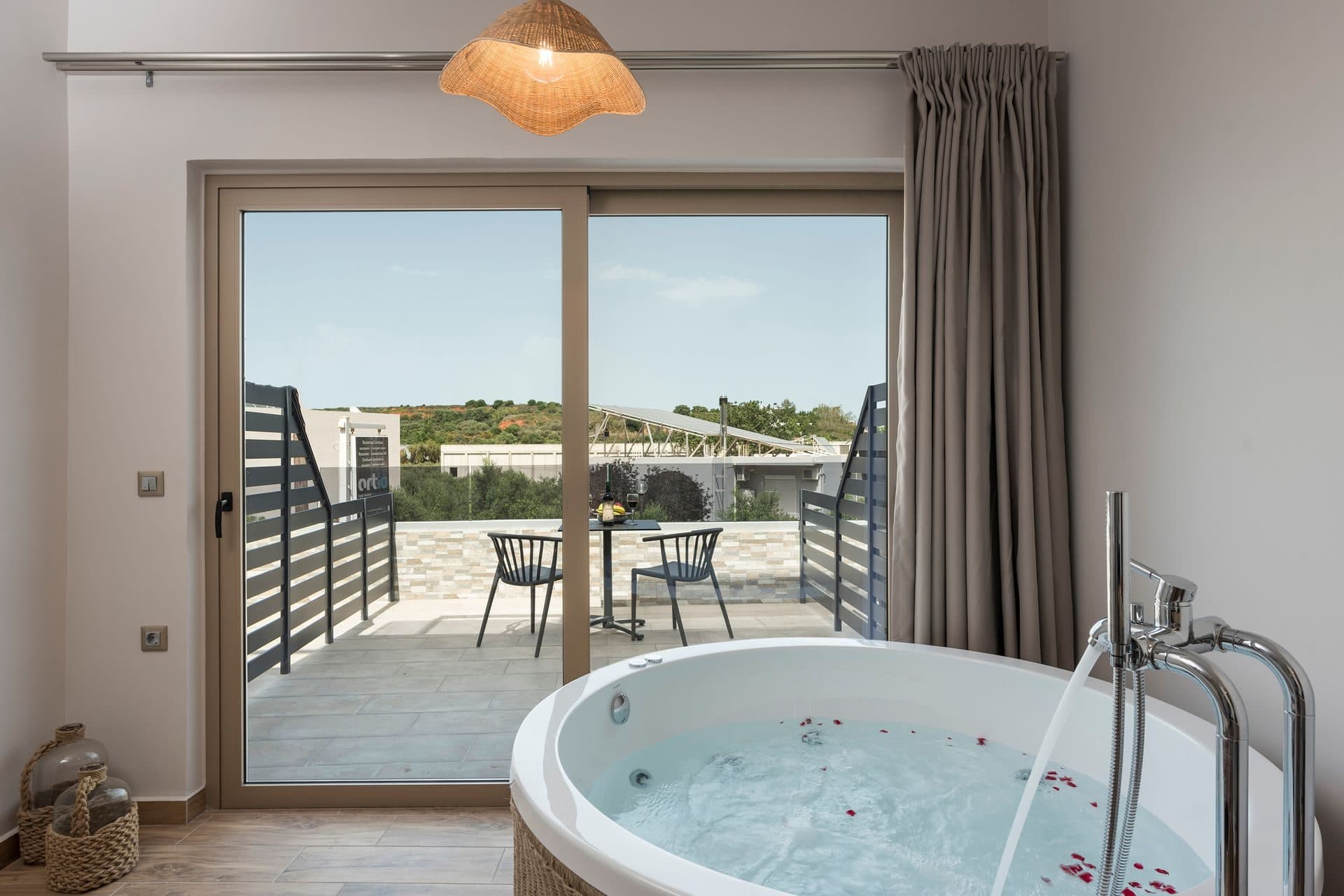 Luxury Room with Jacuzzi - Shared Kitchen - Sea View - 5