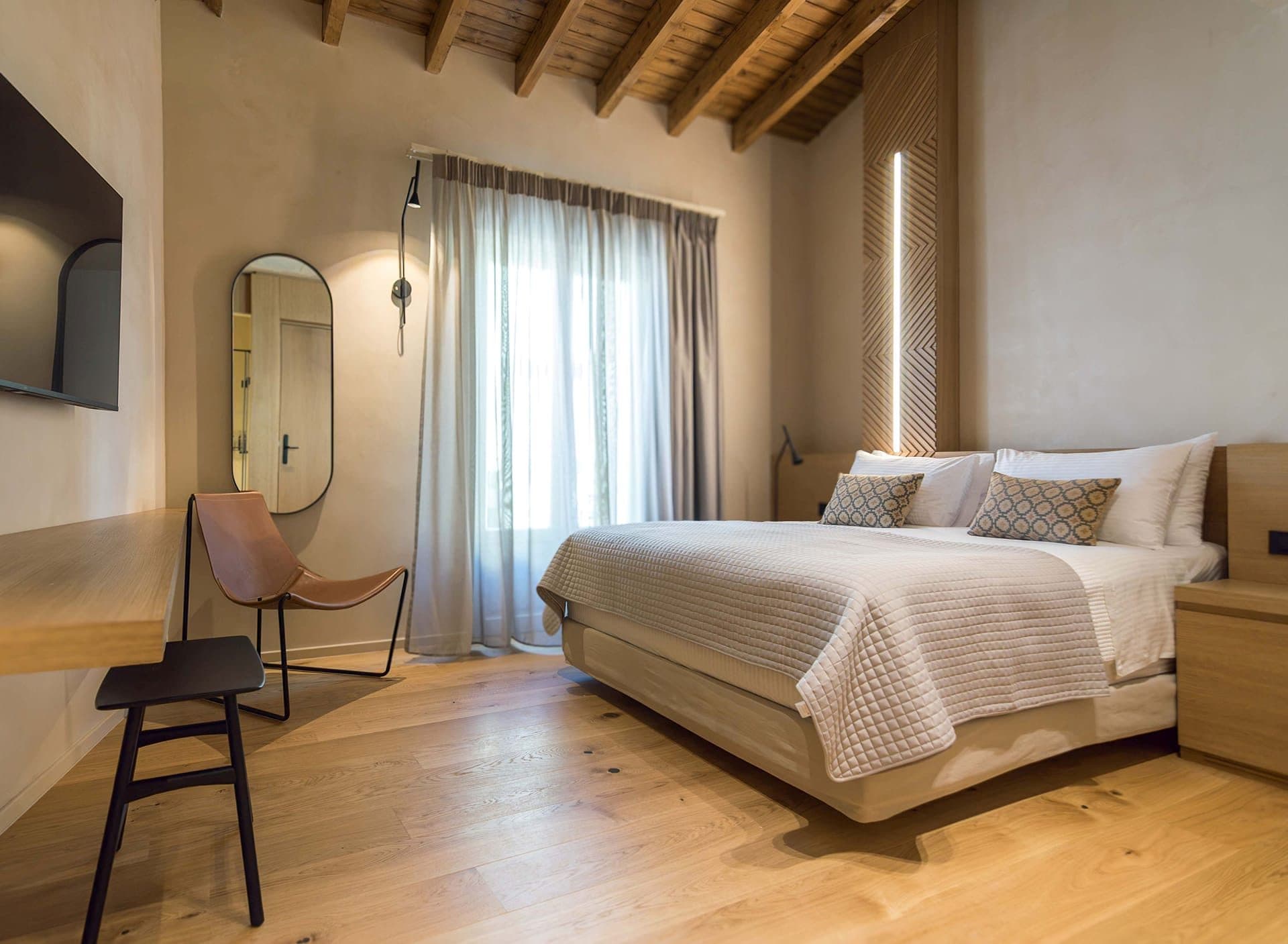 Cozy Suite with Old Town View and Balcony - 3