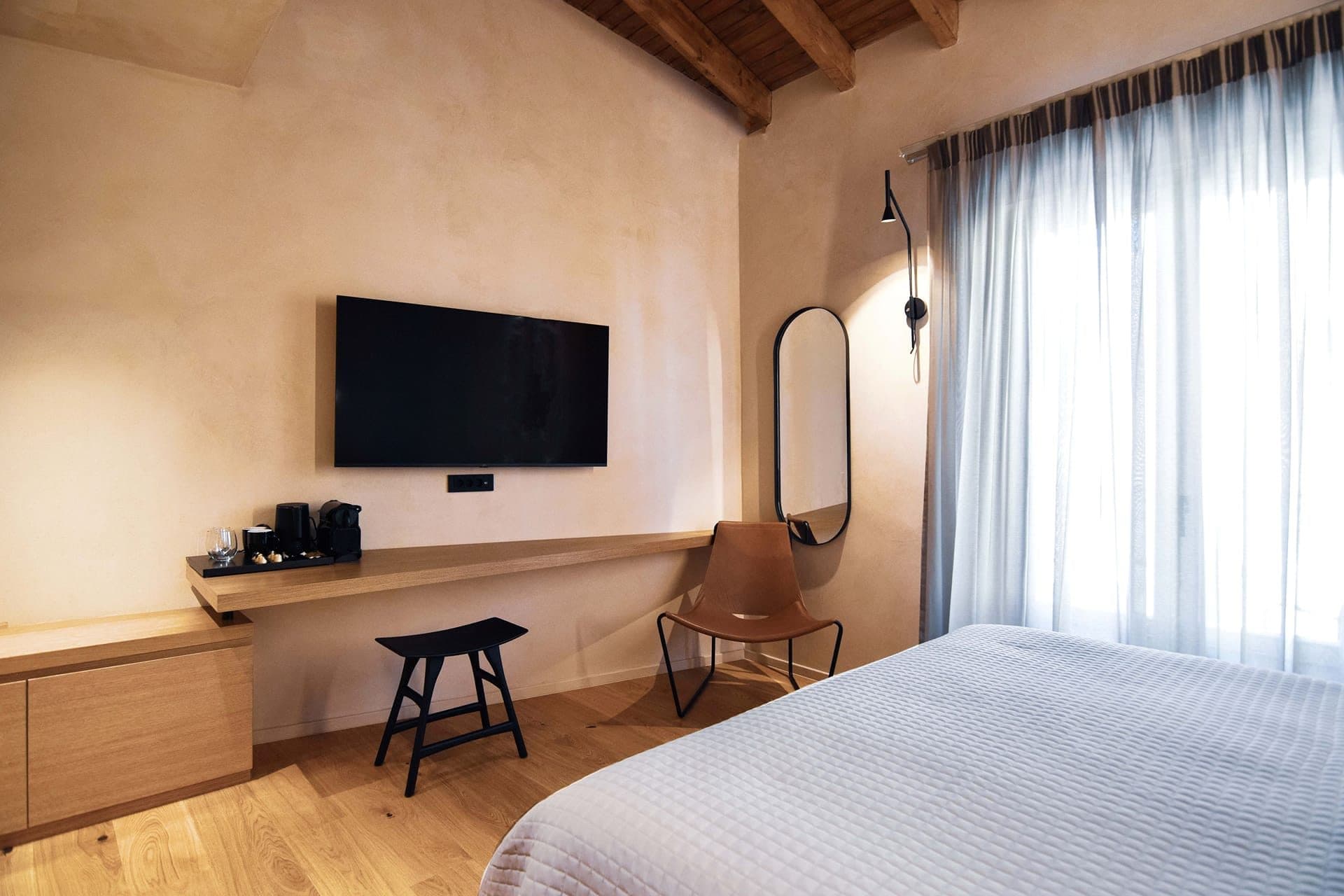 Cozy Suite with Old Town View and Balcony - 5