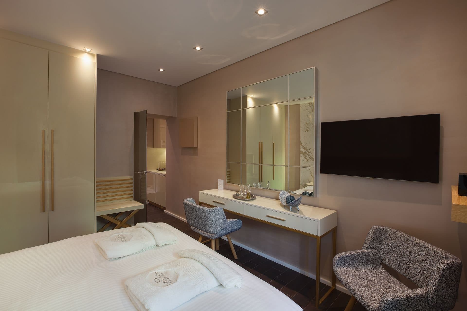 Superior Suite with Old Town View and Balcony - 5