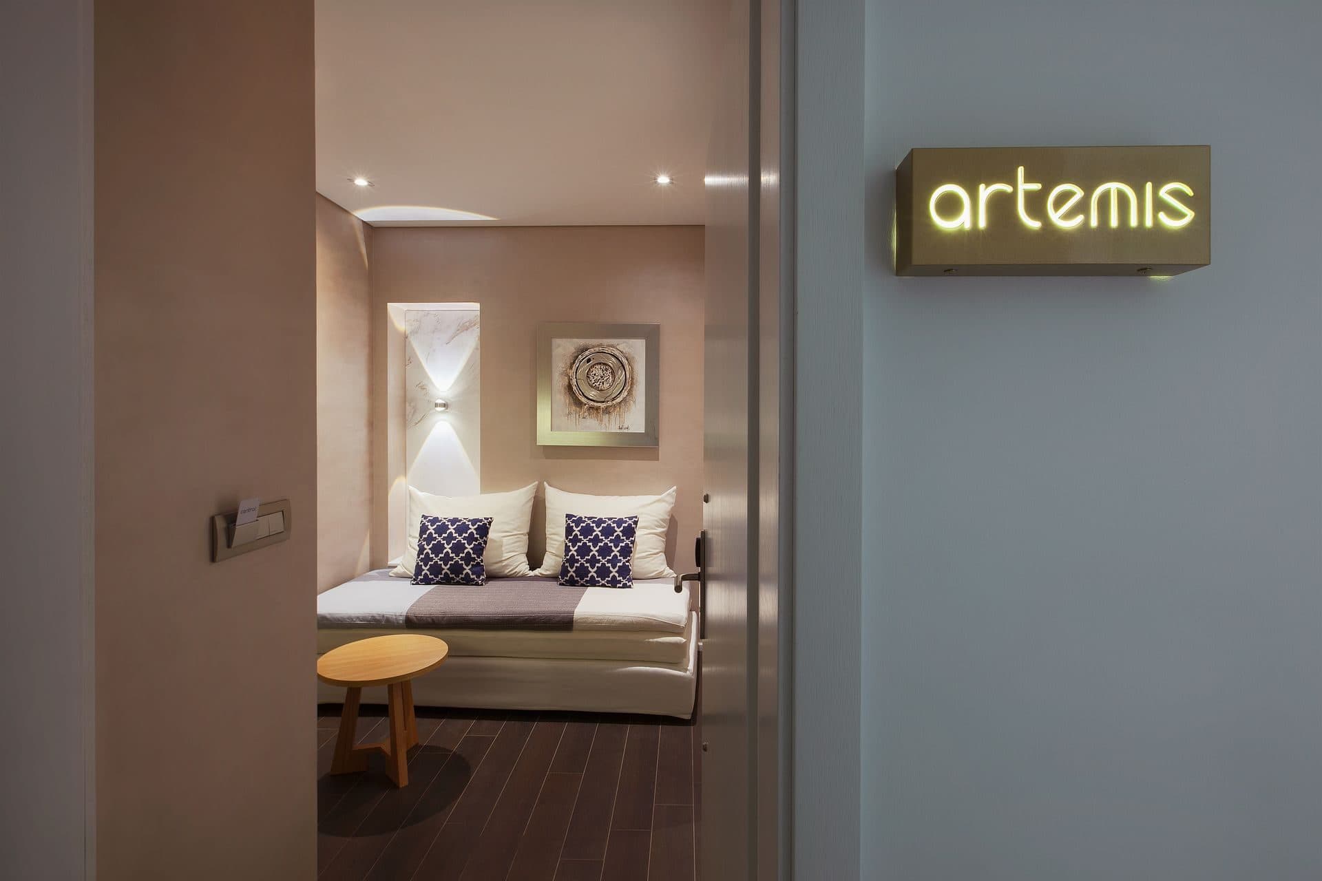 Two-bedroom two-bathroom Suite with Old Town View and Balcony - 4