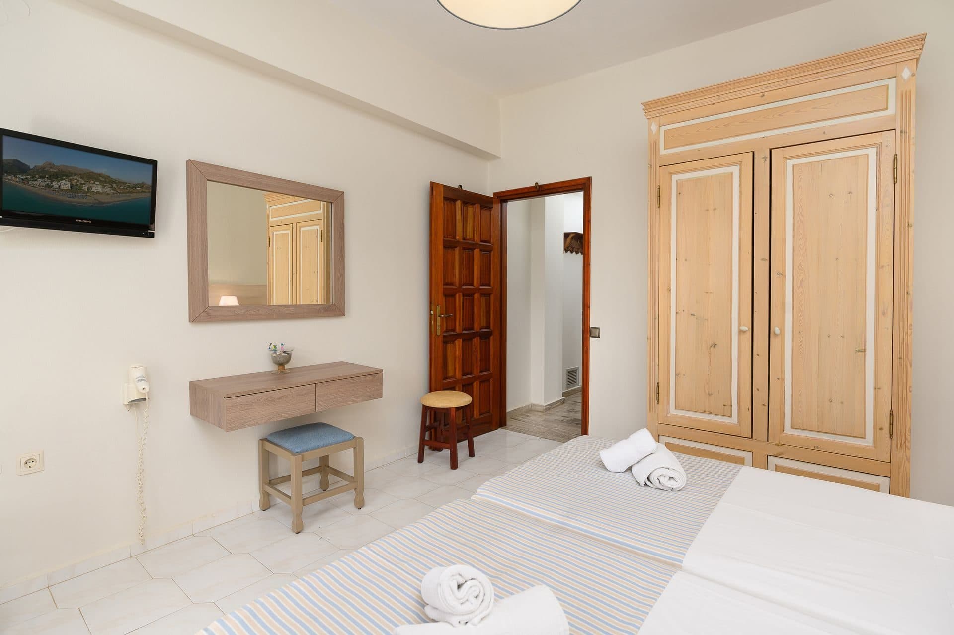 One-Bedroom Apartment | Garden View - 3