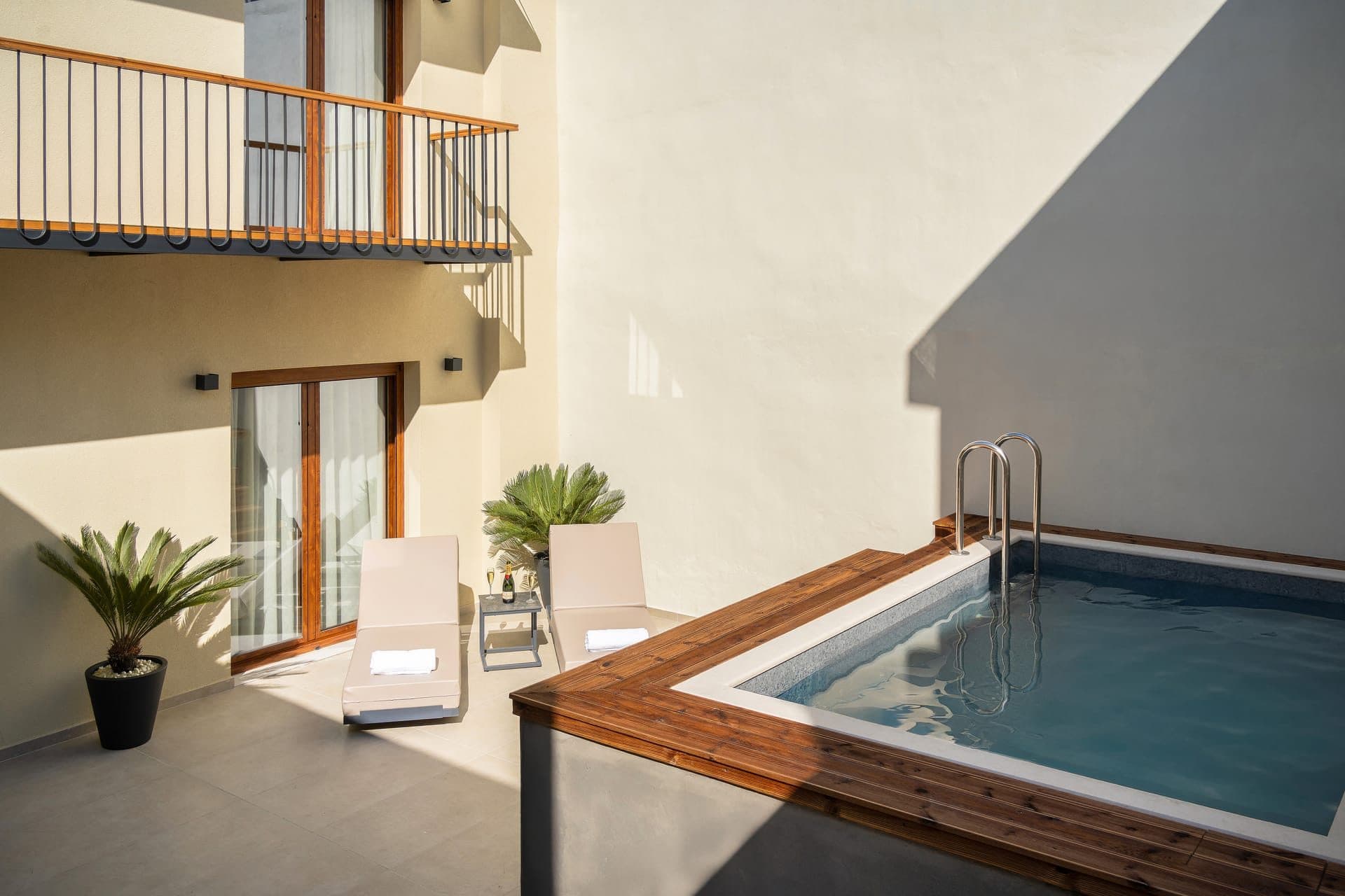 102 - Deluxe Suite with Spa and Private Pool (1st Floor) - 4