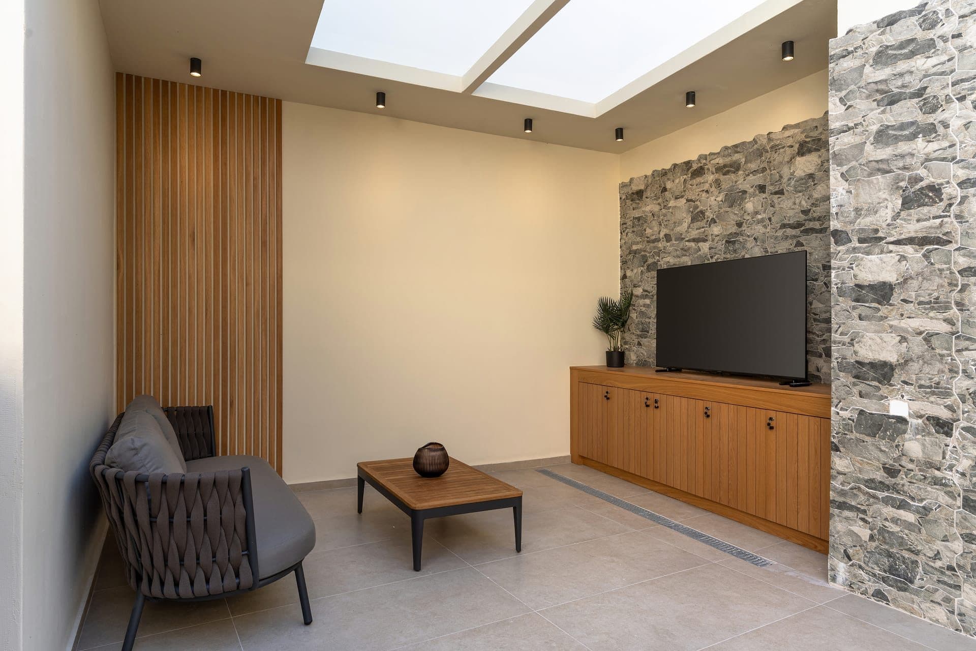 102 - Deluxe Suite with Spa and Private Pool (1st Floor) - 5