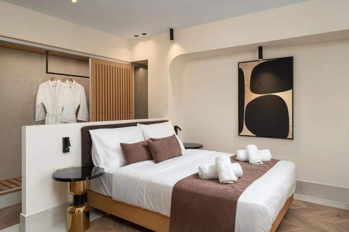 104 - Deluxe Suite with Spa and Pool View (2nd Floor) - 4