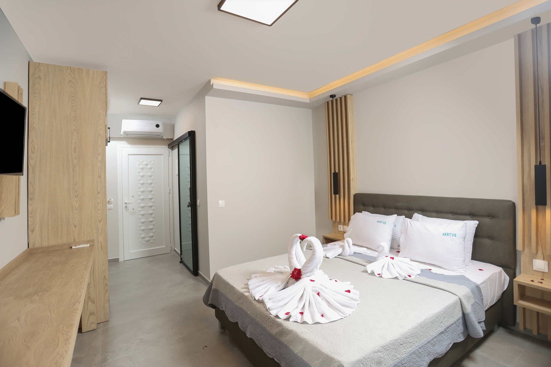 Double Room Pool Front - 3