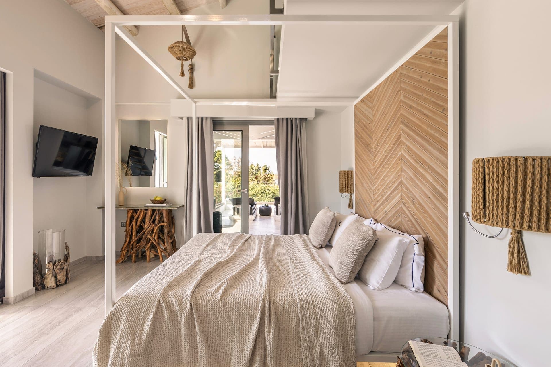 2-Level Suite | Outdoor Jacuzzi - 4