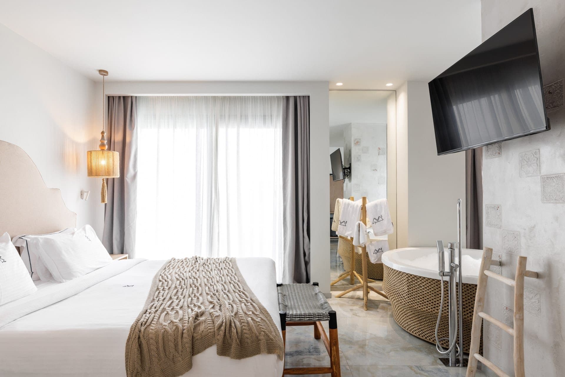 Deluxe Suite Sea View | Indoor Jacuzzi - 2
