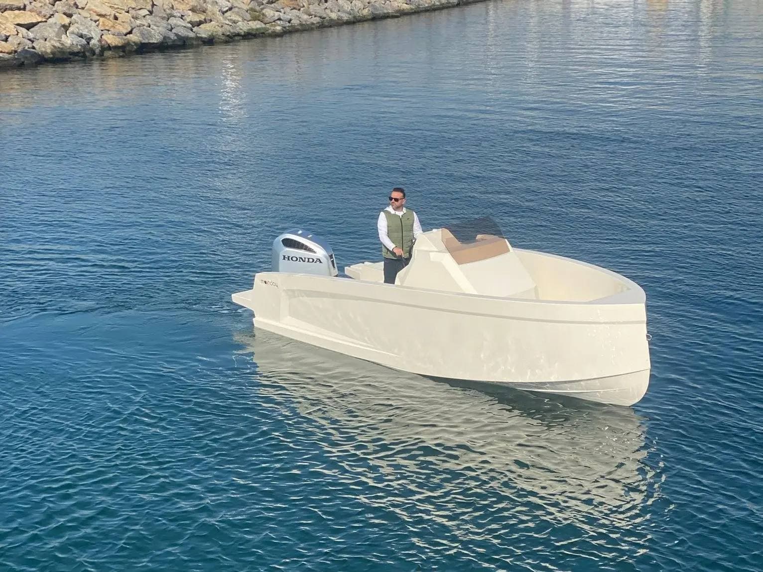 Diaporos 8 hours (Mid Season) Self-Drive (licence required · no captain)