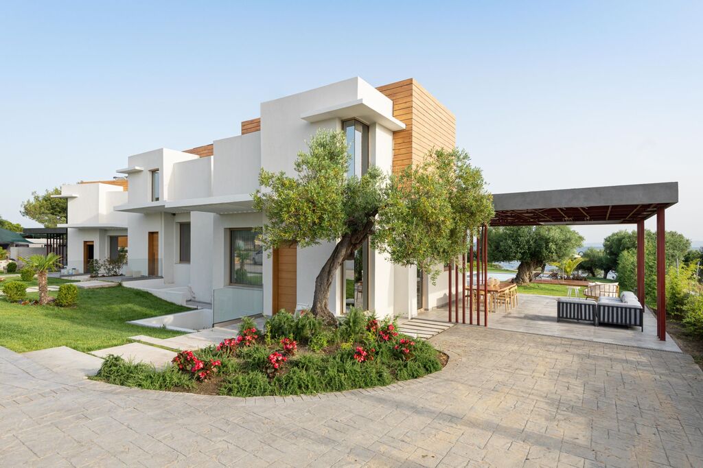 LURIAHOMES_ENTRANCE