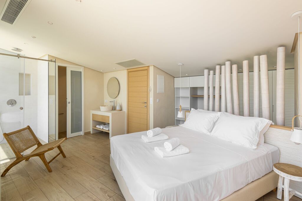 LURIAHOMES_MASTERBEDROOM2