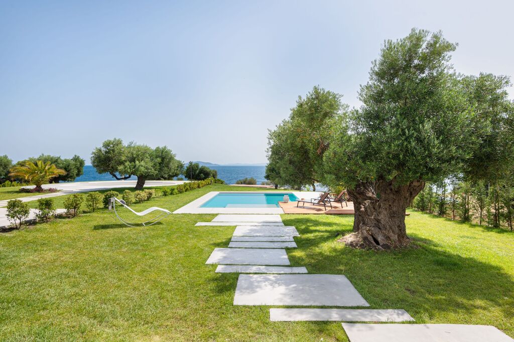 LURIAHOMES_POOL_A_1