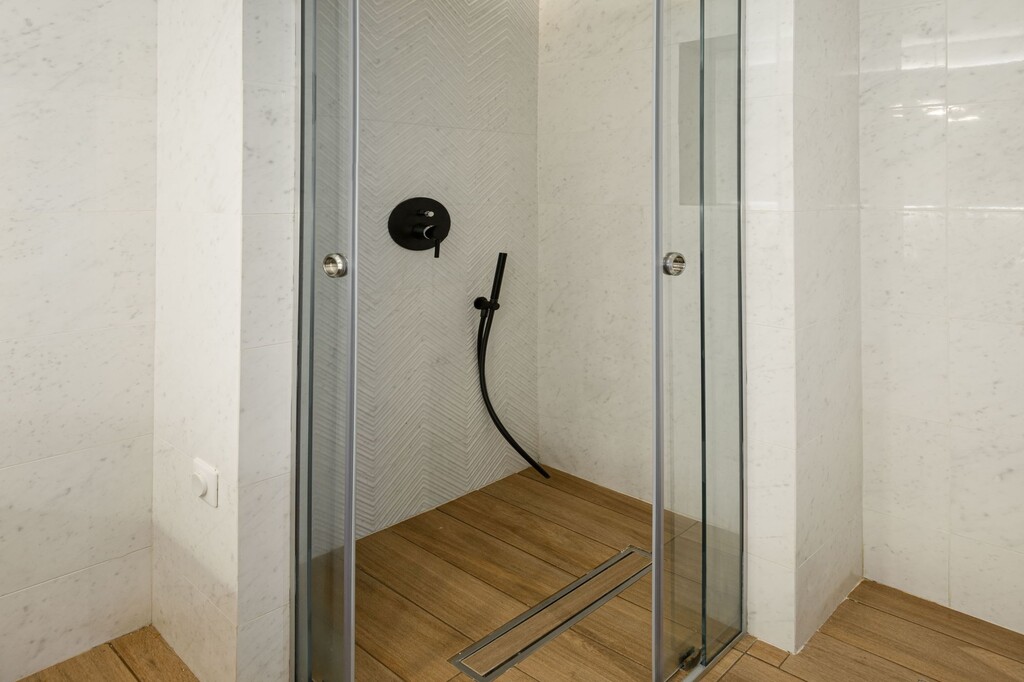 LURIAHOMES_VILLAA_SEMIBASE3_SHOWER