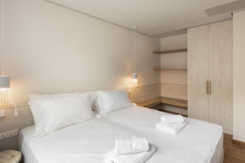 LURIAHOMES_VILLAA_SEMIBASE_ROOM2_1