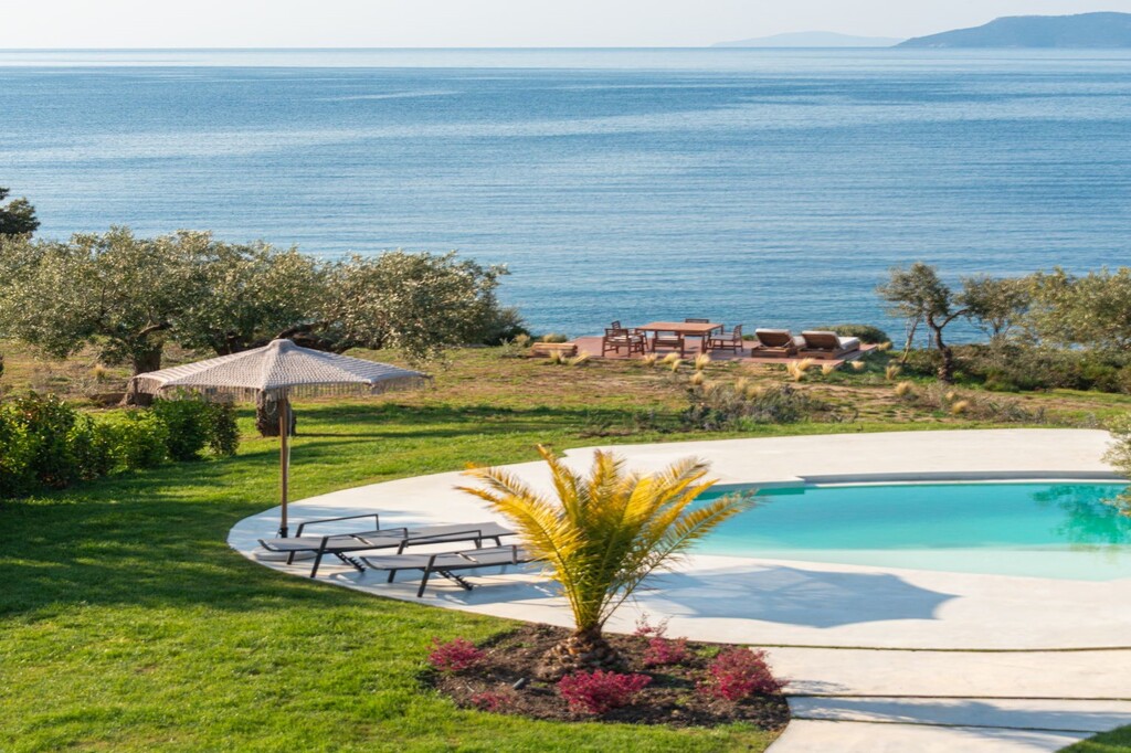 Luria Homes_VillaB_POOL_VIEW