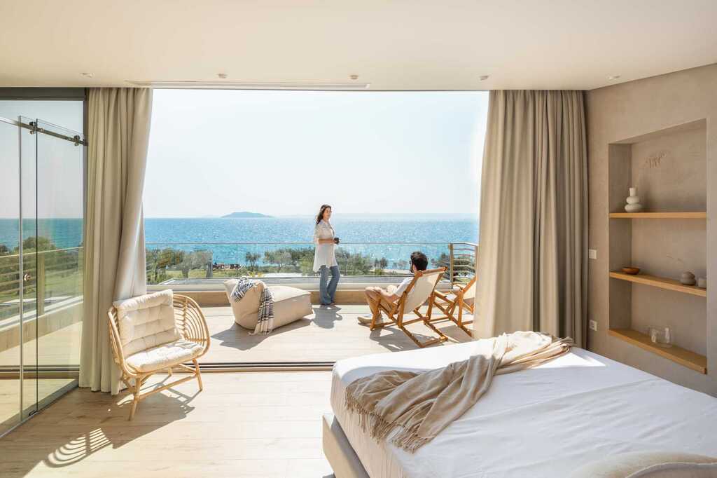 Luria Homes_VillaB_masterbedroom_4