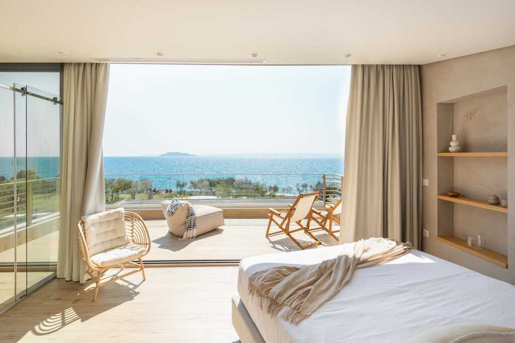 Luria Homes_VillaB_masterbedroom_5