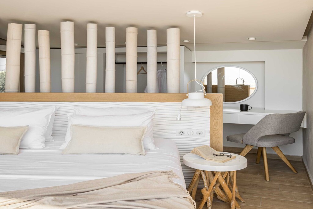 Luria Homes_VillaB_masterbedroom_8