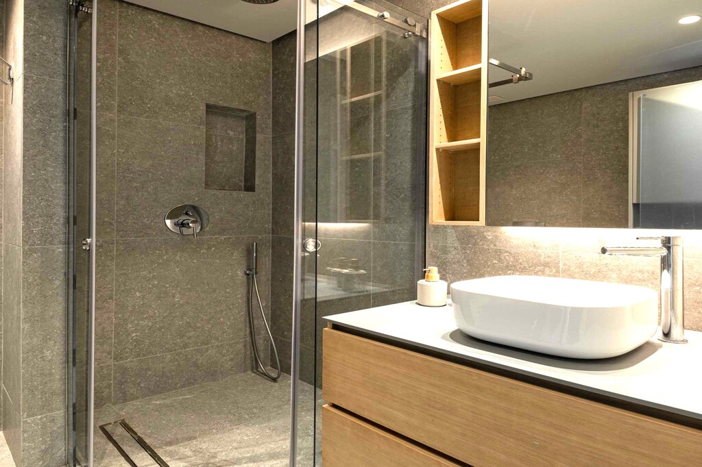 Luria Homes_VillaB_semibase-bathroom_b
