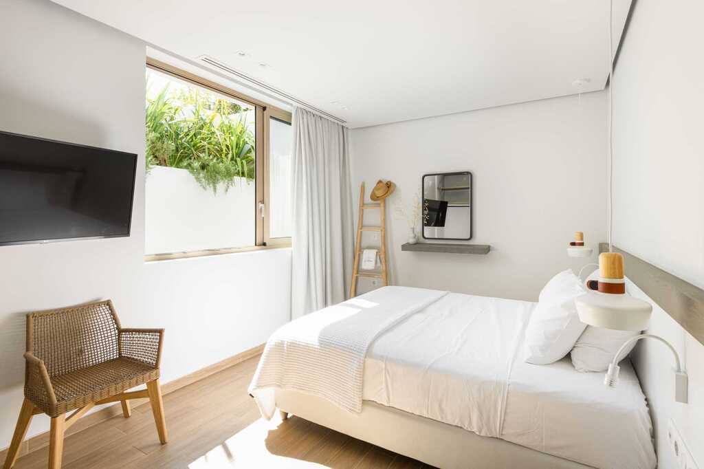 Luria Homes_VillaB_semibase-bedroom1_b