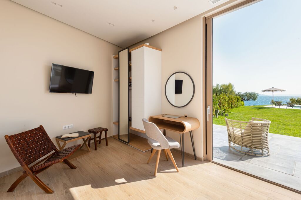 Luria Homes_VillaB_smallsuite2_b