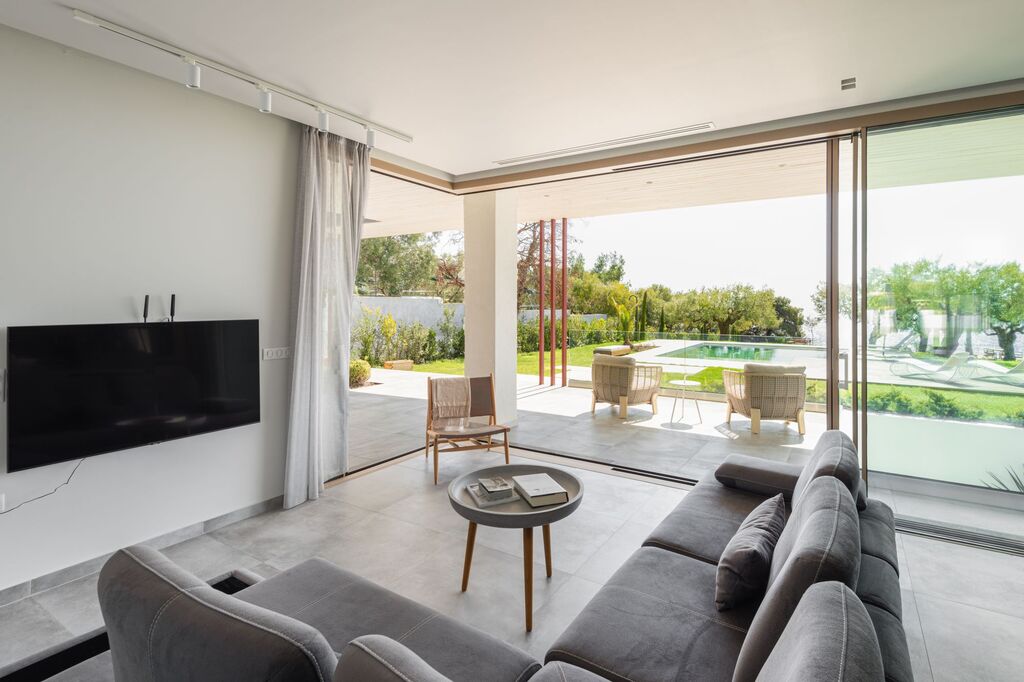 Luria Homes_villaC_livingroom_and_pool