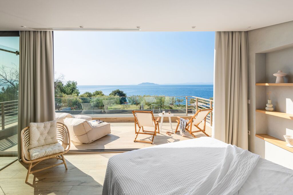 Luria Homes_villaC_mastersuite