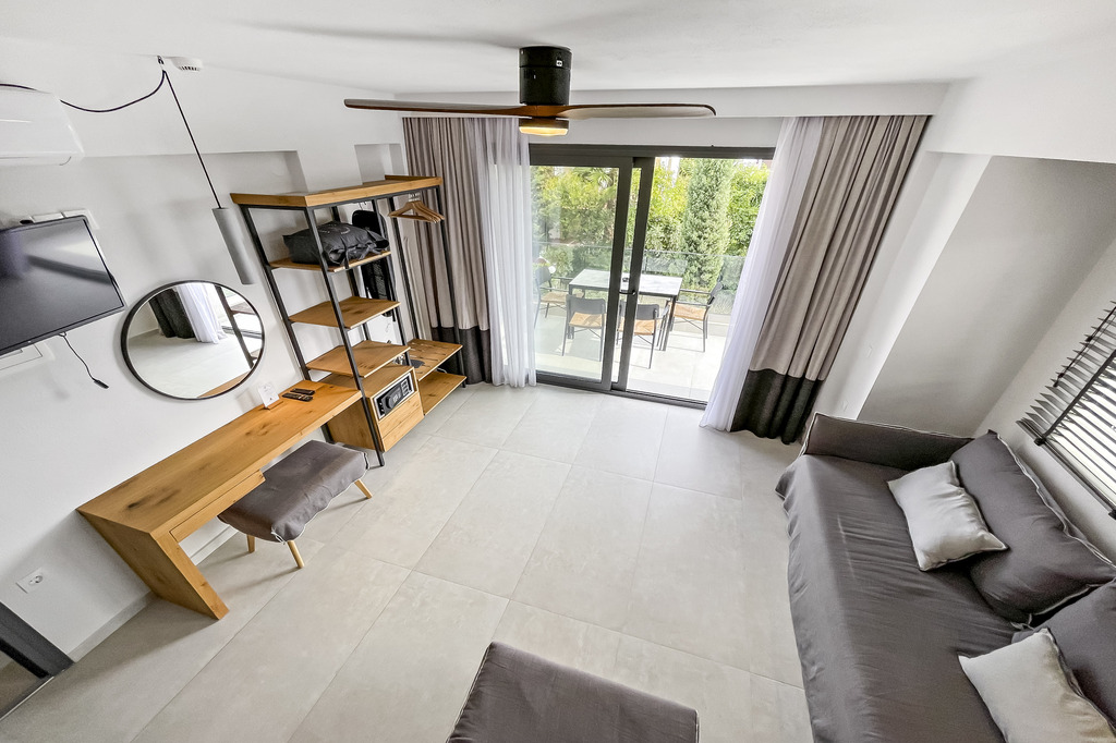 Summer Breeze Deluxe Senior Suite, Nikiti, Sithonia, Chalkidiki, Greece, 1-1