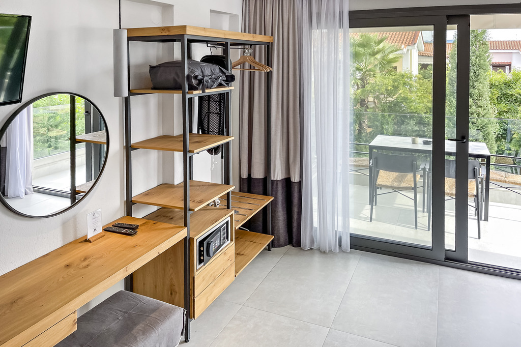 Summer Breeze Deluxe Senior Suite, Nikiti, Sithonia, Chalkidiki, Greece, 2